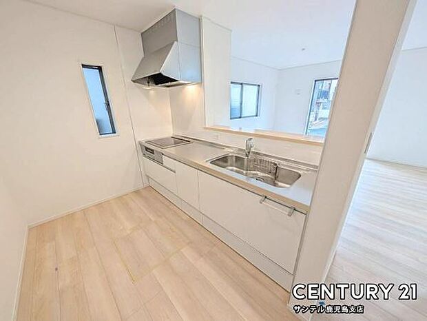 シンプルで使いやすい設計のキッチン♪そしてカウンターキッチンなので、リビングいるご家族と会話を楽しみながらお料理ができます♪オプションで食洗器を付けることができます♪