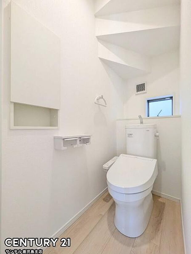 1階のウォシュレットが付いた落ち着いた空間のお手洗いになります♪