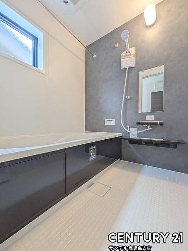 バス!浴室乾燥、涼風、暖房、24時間換気機能が付いており、いつでも快適なバスタイムを過ごせ、ヒートショックも防げます♪雨の日などには、洗濯物を乾かすのも良いですね♪