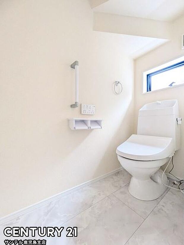 1階のウォシュレットが付いた落ち着いた空間のお手洗いになります♪