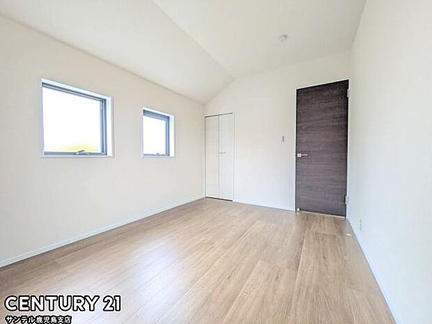 6.2帖の洋室です♪しっかり日が差し込みますので気持ちの良い目覚めができる素敵な洋室になります♪子供部屋にも十分使える仕様の洋室になっております♪