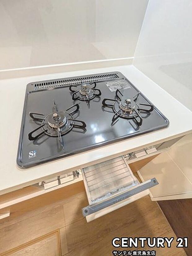 グリル付きガスコンロ!3口全てに温度センサーが付き、高温炒め機能付きで片面焼きグリルも搭載!。消し忘れ消火機能付き、安全で機能的なガスコンロ♪