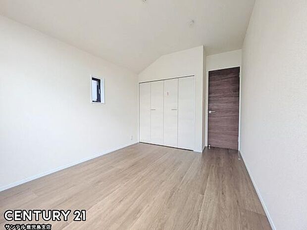 6.2帖の洋室です♪しっかり日が差し込みますので気持ちの良い目覚めができる素敵な洋室になります♪子供部屋にも十分使える仕様の洋室になっております♪