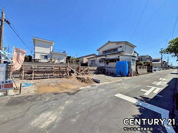 前面道路から撮影した現地写真です♪