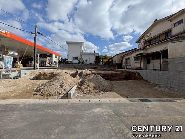 前面道路から撮影した現地写真です♪