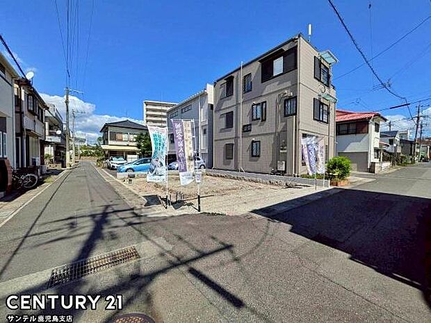 前面道路から撮影した現地写真です♪