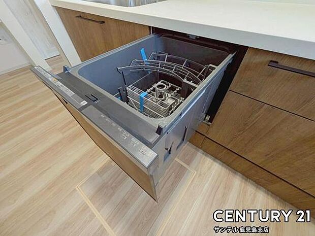 手荒れを防いで、家事の時間も削減できる食洗機付き♪高水温で洗浄をするので、衛生面的にも安心で♪片付けの時短にもなるので大活躍間違いなしです♪