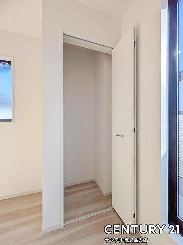 4.8帖洋室のクローゼットです♪