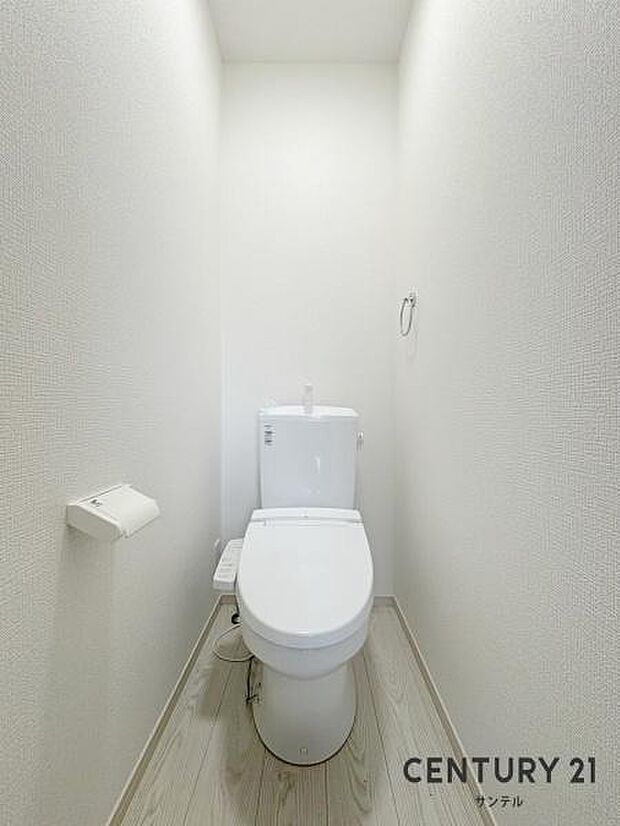 （同仕様モデル）トイレ！ウォシュレットが付いた広々として落ち着いた空間のお手洗いになります♪