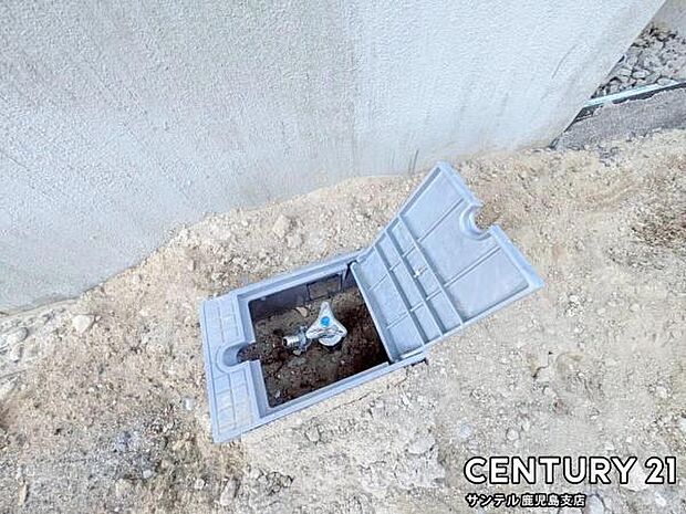 洗車やお掃除に利用できる埋込型水栓です♪特にお車は、降灰した後にすぐに洗い流せます！