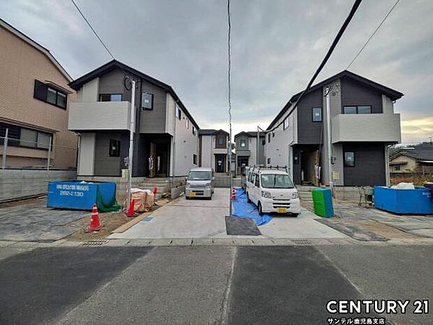 前面道路から撮影した現地写真です♪