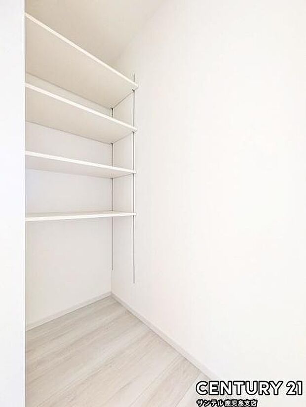 洗面脱衣所の収納スペースです♪