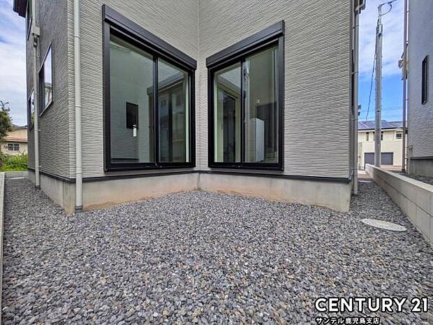 ちょっとしたお庭が付いてます♪