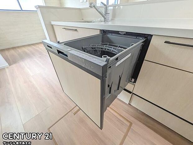 手荒れを防いで、家事の時間も削減できる食洗機付き♪高水温で洗浄をするので、衛生面的にも安心で♪片付けの時短にもなるので大活躍間違いなしです♪