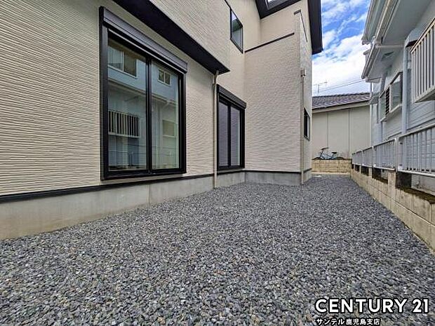 ちょっとしたお庭が付いてます♪