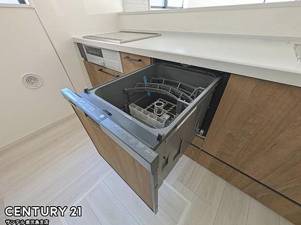 手荒れを防いで、家事の時間も削減できる食洗機付き♪高水温で洗浄をするので、衛生面的にも安心で♪片付けの時短にもなるので大活躍間違いなしです♪