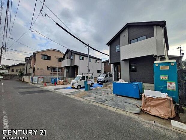 前面道路から撮影した現地写真です♪