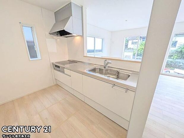 シンプルで使いやすい設計のキッチン♪そしてカウンターキッチンなので、リビングいるご家族と会話を楽しみながらお料理ができます♪オプションで食洗器を付けることができます♪