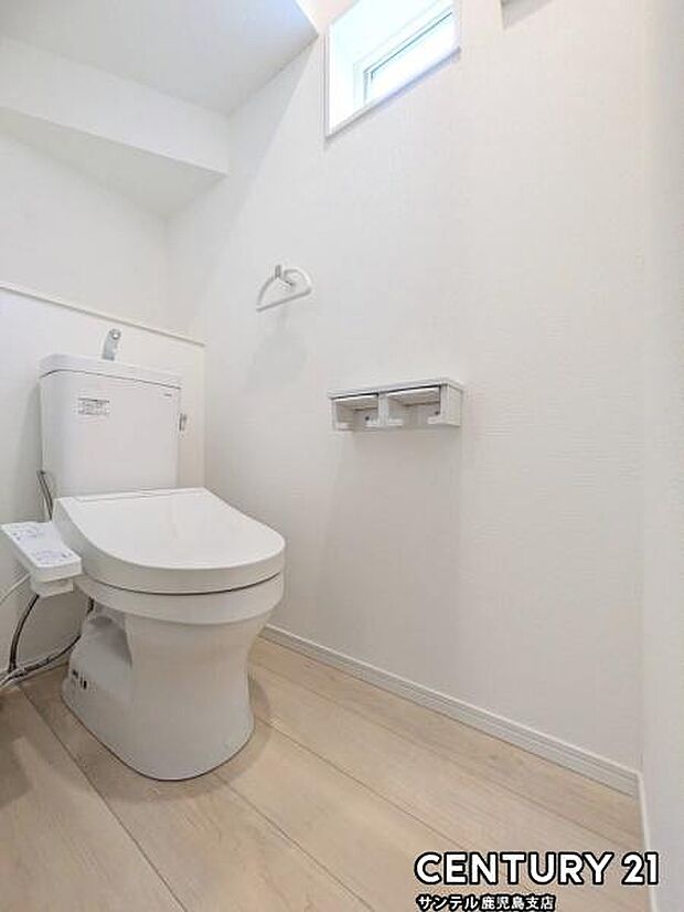 1階のウォシュレットが付いた落ち着いた空間のお手洗いになります♪