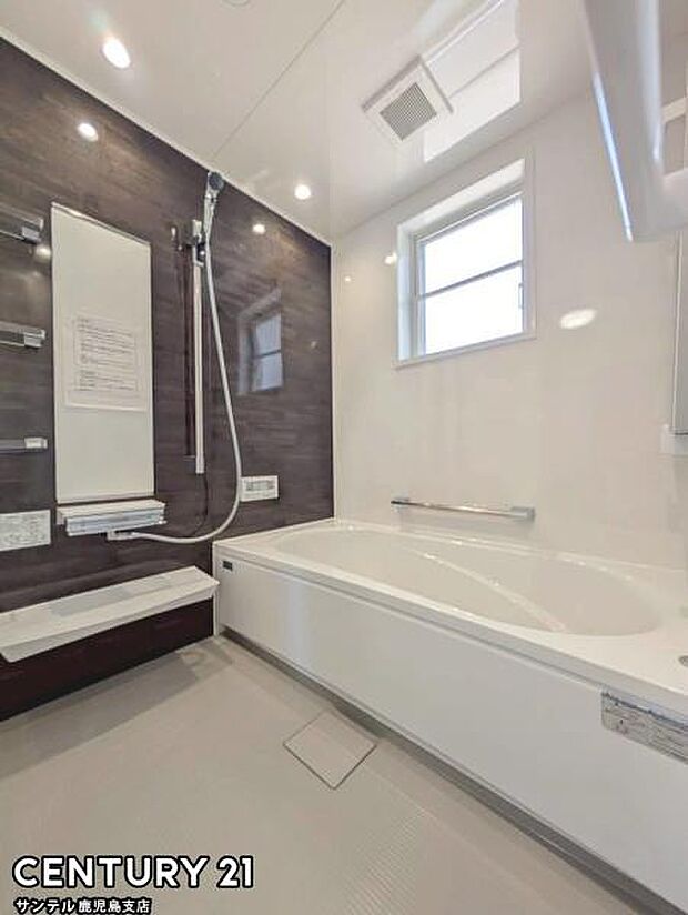 浴室は広々でお子様やご家族とゆったりくつろげて素敵なお風呂時間を満喫できます♪