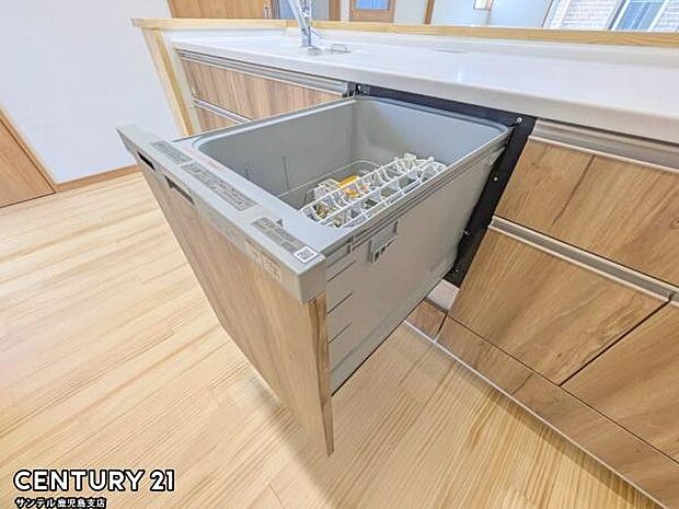 手荒れを防いで、家事の時間も削減できる食洗機付き♪高水温で洗浄をするので、衛生面的にも安心で♪片付けの時短にもなるので大活躍間違いなしです♪