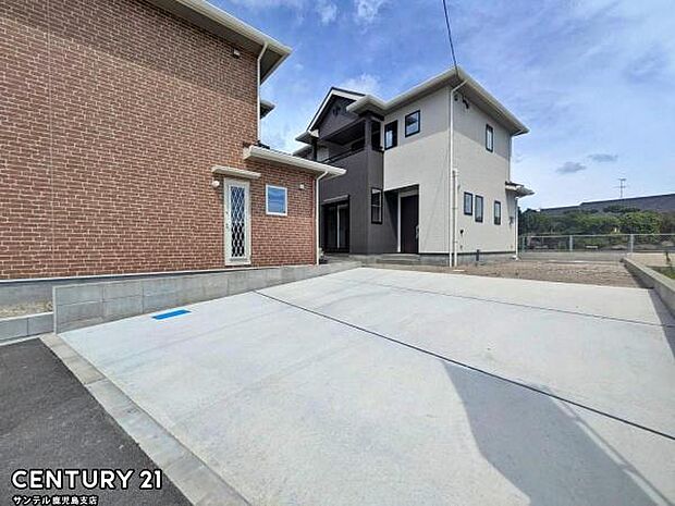 お車3台駐車可能です♪