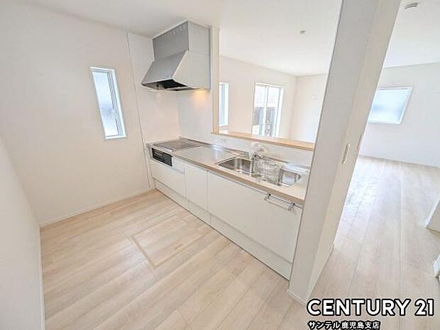 シンプルで使いやすい設計のキッチン♪そしてカウンターキッチンなので、リビングいるご家族と会話を楽しみながらお料理ができます♪オプションで食洗器を付けることができます♪