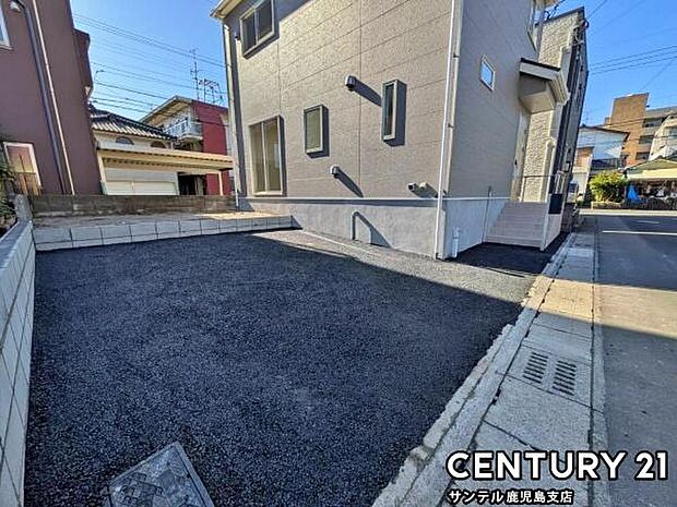 駐車場は2台並列駐車可能！※車種による。