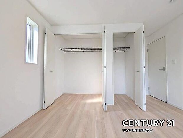 7.5帖洋室のクローゼットです♪十分な収納力です!