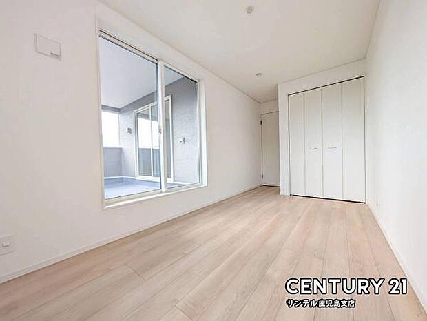 6.1帖の洋室です♪こちらのお部屋もバルコニーと繋がっております♪