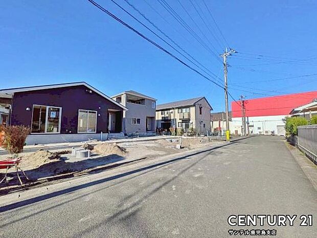 前面道路から撮影した現地写真です♪