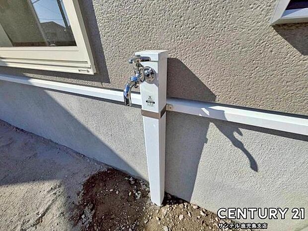 洗車やお掃除に利用できる屋外立水栓です♪特にお車は、降灰した後にすぐに洗い流せます！