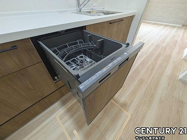 手荒れを防いで、家事の時間も削減できる食洗機付き♪高水温で洗浄をするので、衛生面的にも安心で♪片付けの時短にもなるので大活躍間違いなしです♪