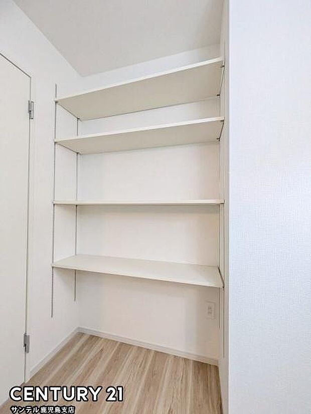 洗面脱衣所には収納スペースが付いております♪