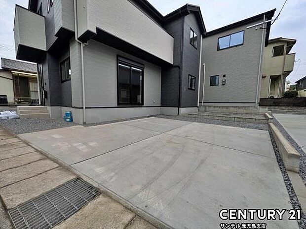 駐車場は2台並列駐車可能！※車種による。