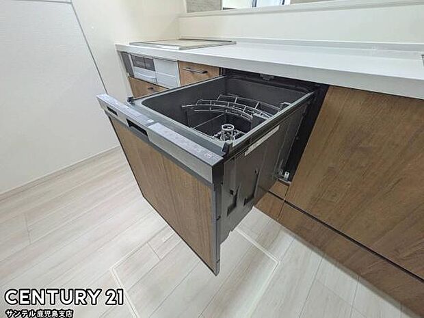 手荒れを防いで、家事の時間も削減できる食洗機付き♪高水温で洗浄をするので、衛生面的にも安心で♪片付けの時短にもなるので大活躍間違いなしです♪