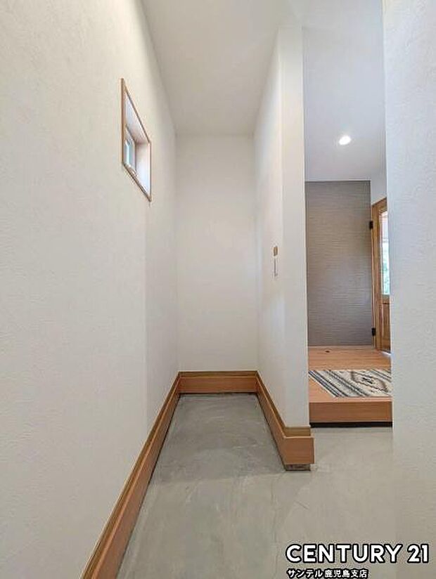 シューズクロークが付いております♪たくさんの靴や趣味のものもしっかり収納できます!いつも清潔感のあるすっきりとした玄関スペースを確保できますよ♪