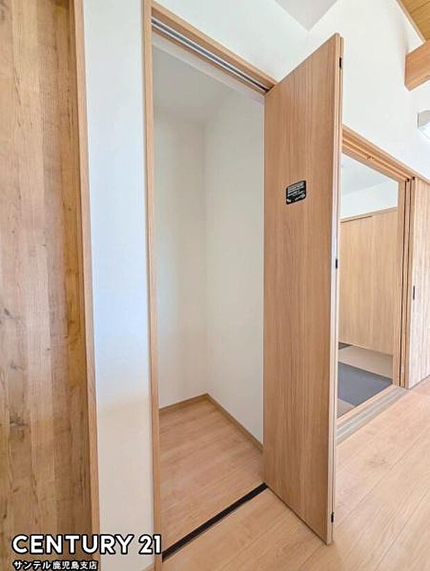 14.8帖のリビングの収納になります♪