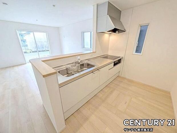 シンプルで使いやすい設計のキッチン♪そしてカウンターキッチンなので、リビングいるご家族と会話を楽しみながらお料理ができます♪オプションで食洗器を付けることができます♪