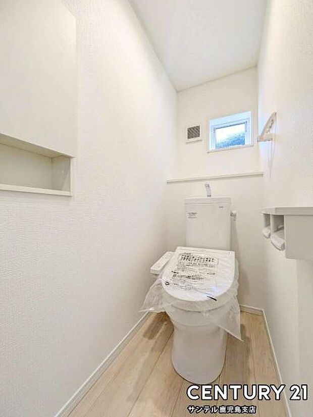 1階のウォシュレットが付いた落ち着いた空間のお手洗いになります♪