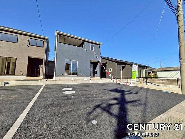 お車3台駐車可能です♪