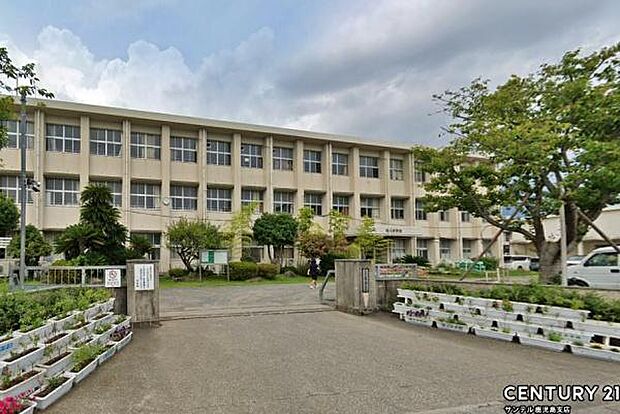 霧島市立隼人中学校まで3400m