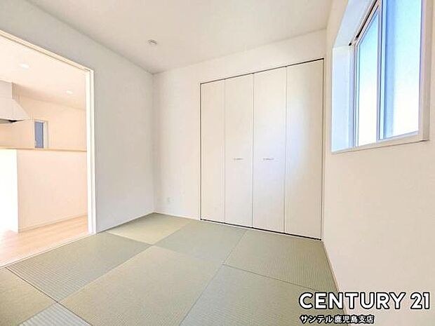 4.5帖の和室です♪リビング横に和室があることで和と洋の雰囲気を味わえ素敵な空間を演出でき、お子様の遊び部屋や客間としても利用できます♪