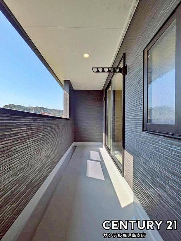 ぽかぽかした天気の良い日は、洗濯物を外で干すことが出来ます♪