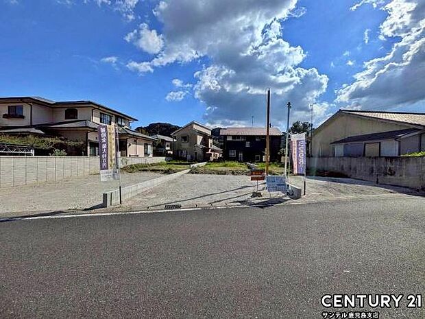 前面道路から撮影した現地写真です♪