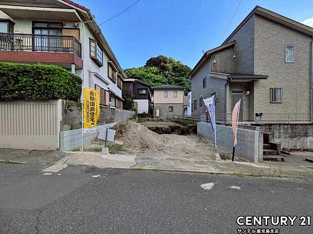 前面道路から撮影した現地写真です♪