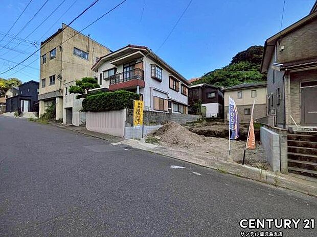 前面道路から撮影した現地写真です♪