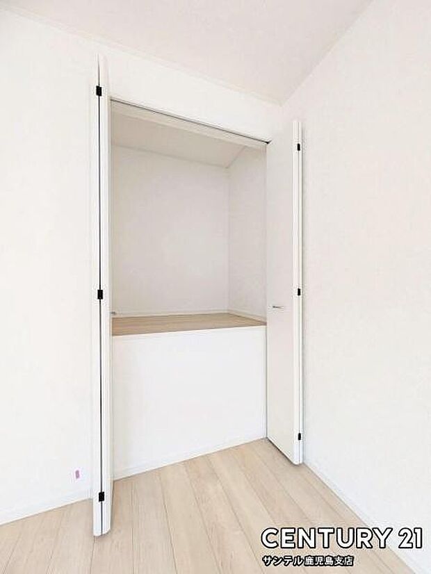 6帖洋室の収納スペースです♪