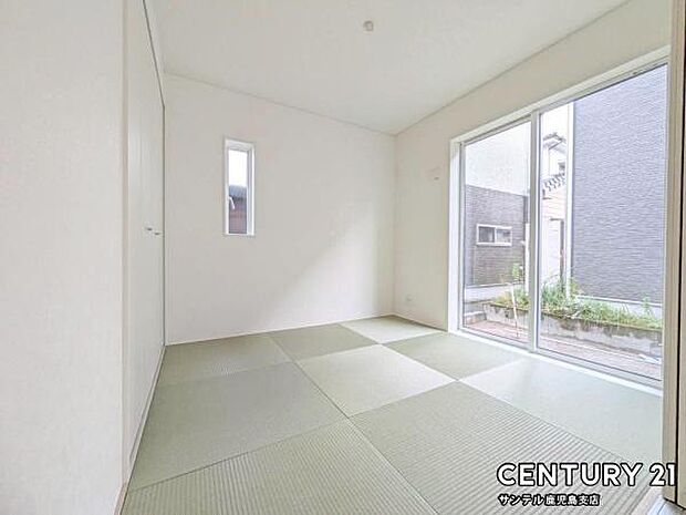 4.5帖の和室です♪リビング横に和室があることで和と洋の雰囲気を味わえ素敵な空間を演出でき、お子様の遊び部屋や客間としても利用できます♪