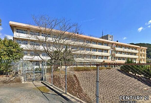 鹿児島市立谷山北中学校まで3300m